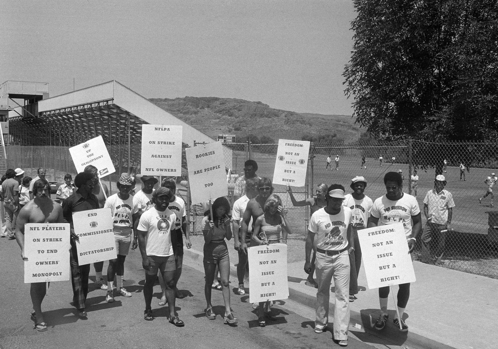 1974: NFL strike